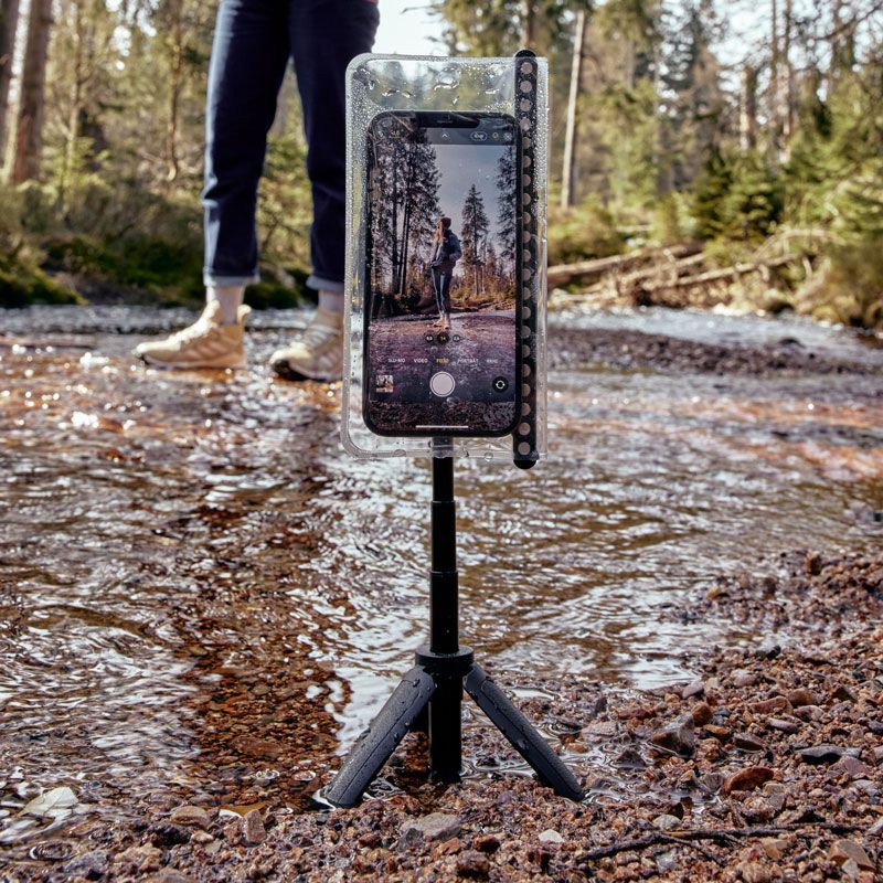 Fidlock VACUUM Universal Phone Case L with phone inside mounted to fidlock tripod outdoor photo