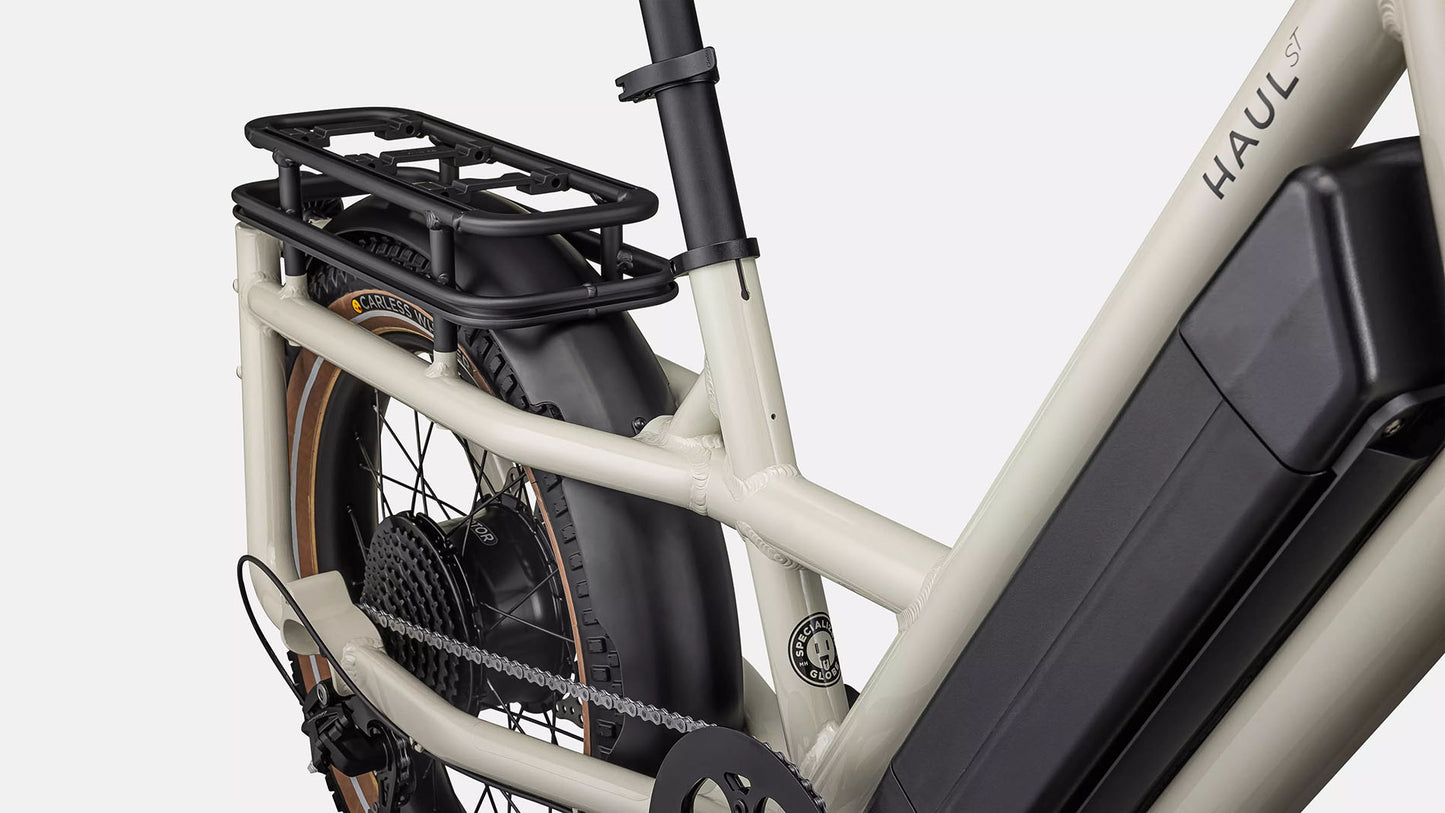 Specialized Globe Haul ST Gloss White Mountains, studio front quarter detail view