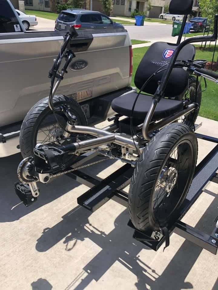 Easy Load Tray X-Large 2" Hitch Rack, rear side view with trike loaded
