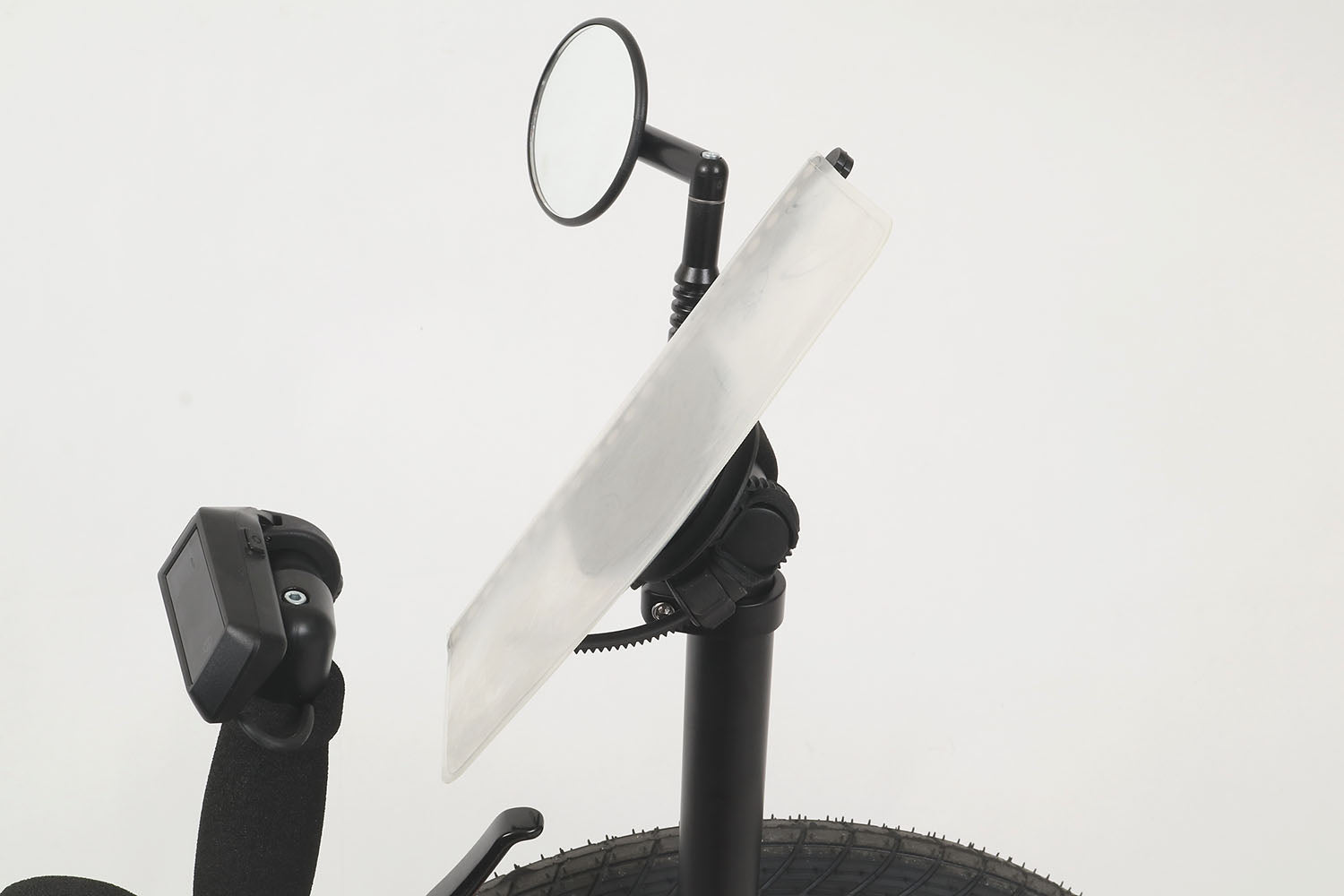 Fidlock VACUUM Universal Phone Case Large, studio view shown mounted on trike