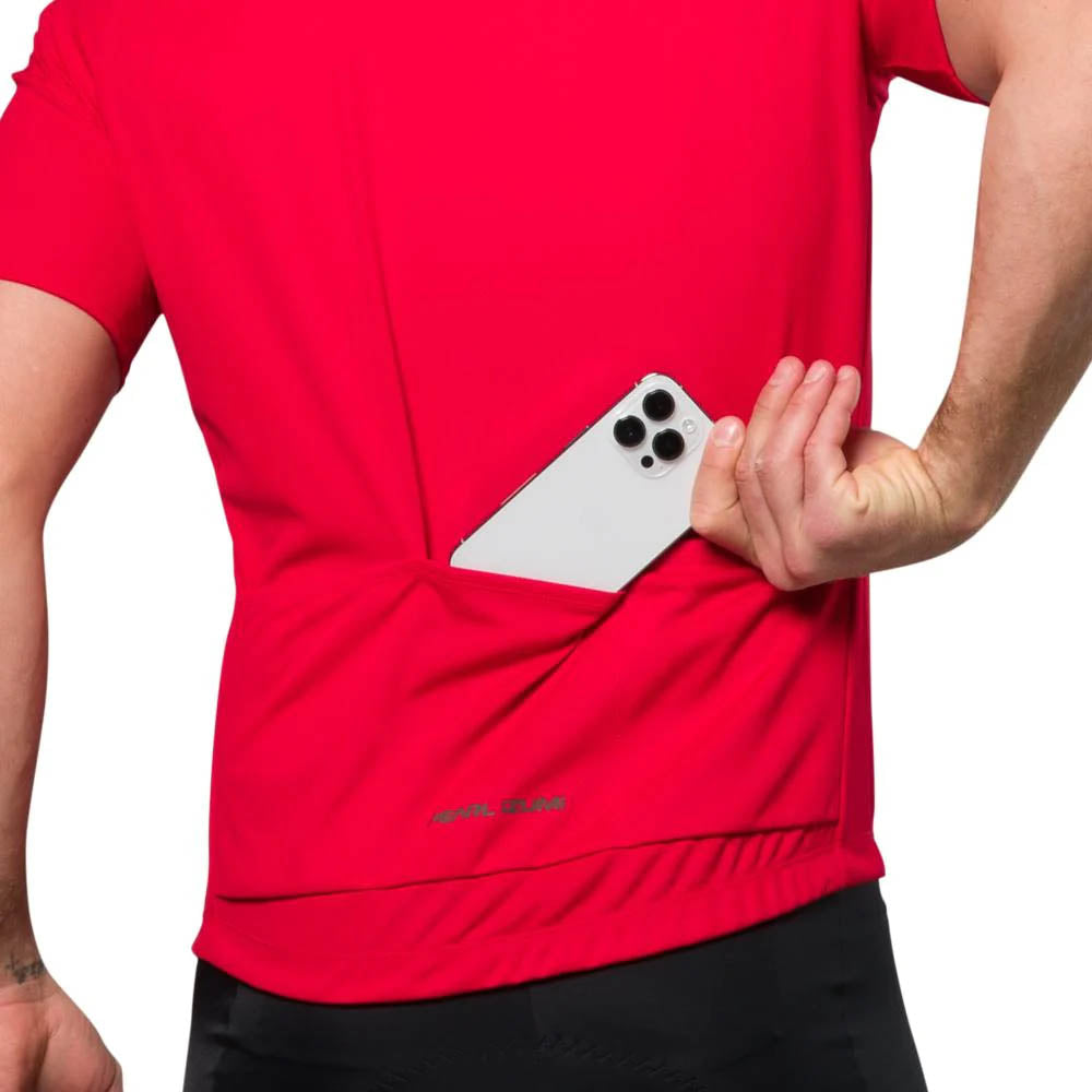 Pearl Izumi Mens Quest Jersey Gogi Berry studio image back pocket closeup