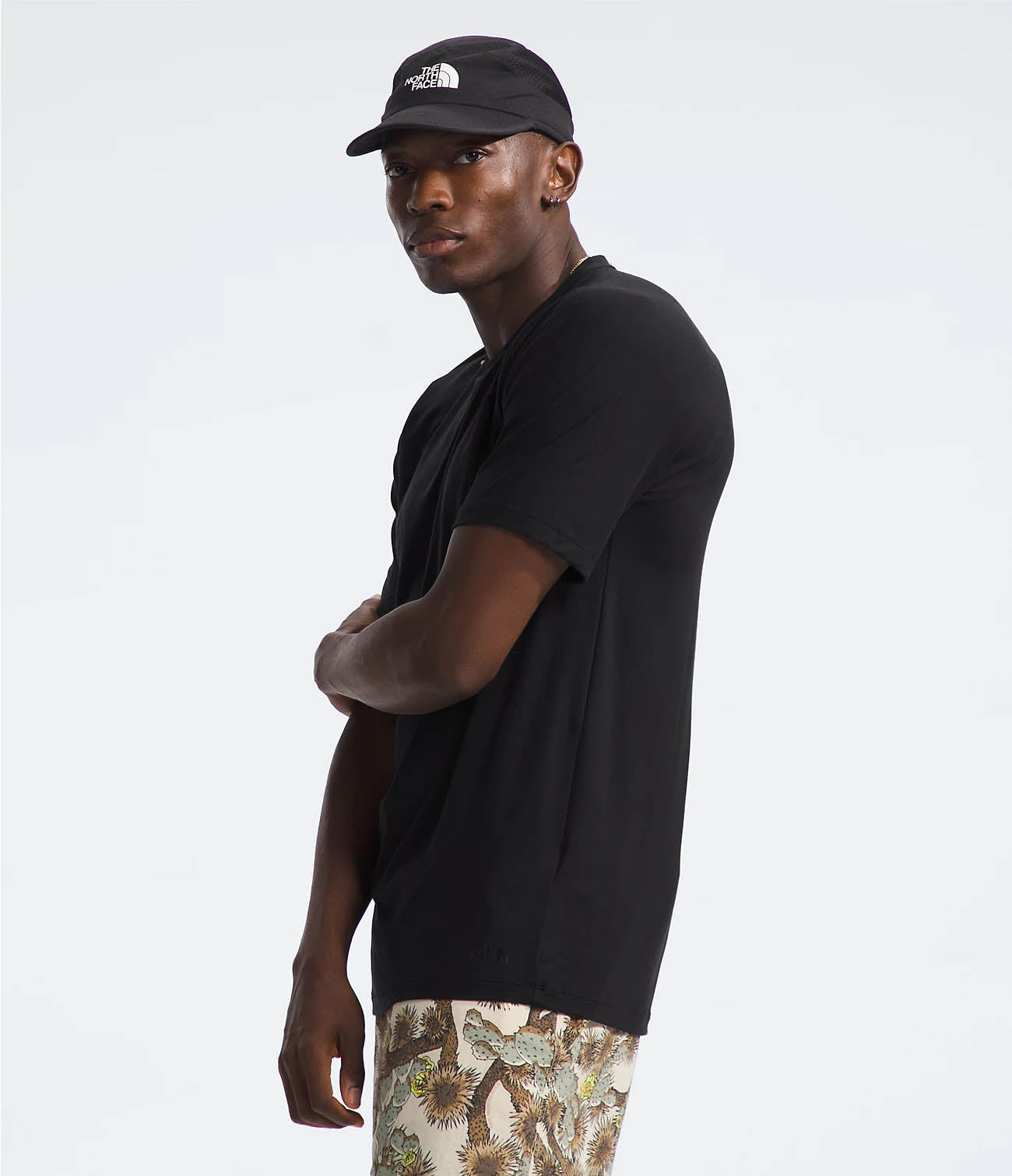 The North Face Mens Dune Sky S/S Crew TNF Black being worn by model halfbody studio image side view