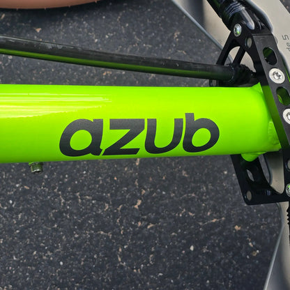 Closeup view of theAzub logo in black  on the Azub Demo Ti-Fly X Rohloff E14 Bosch Performance CX Dual Battery Lime Green Recumbent Trike in an outdoor setting.