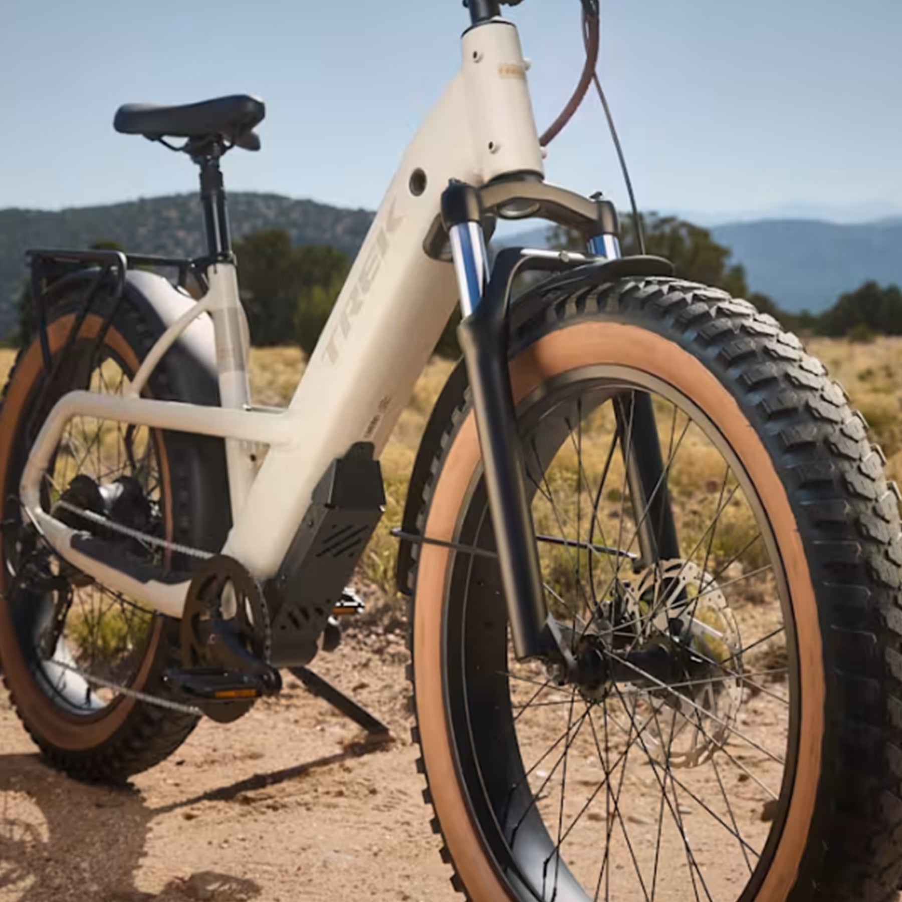 Closeup view of the Trek Borrego+ S in Matte Buff Beige an outdoor desert setting.