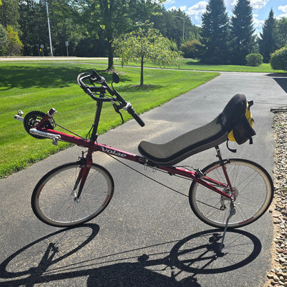 Non-drive side view of the Volae Used Club Dual 650c Red Large Recumbent Bike in an outdoor setting.