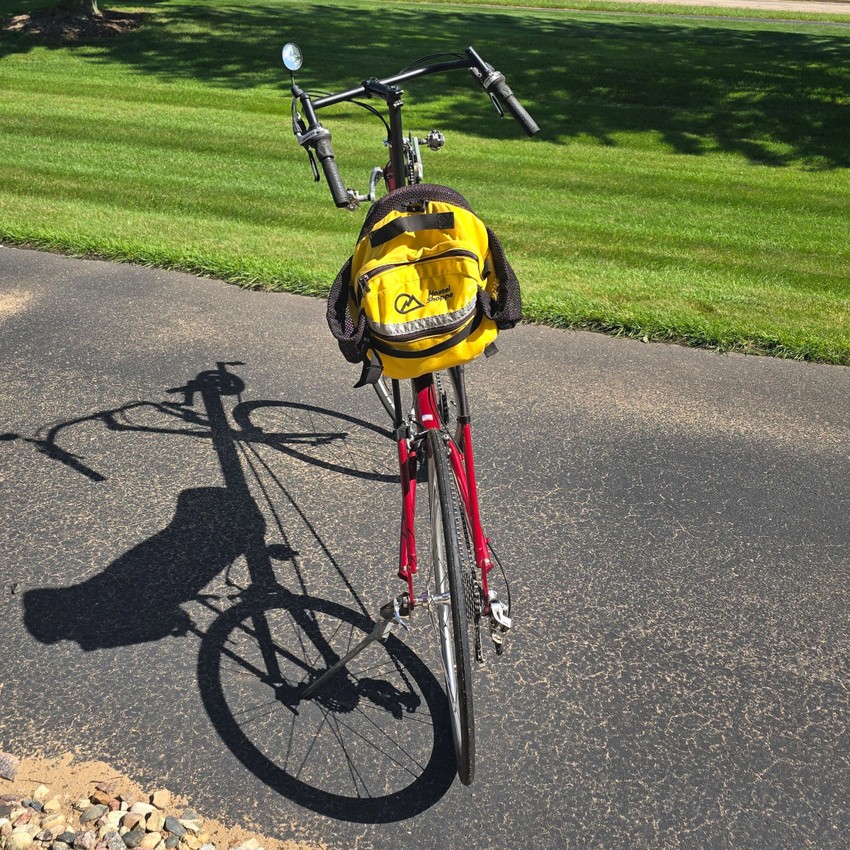 Rear view of the Volae Used Club Dual 650c Red Large Recumbent Bike in an outdoor setting.